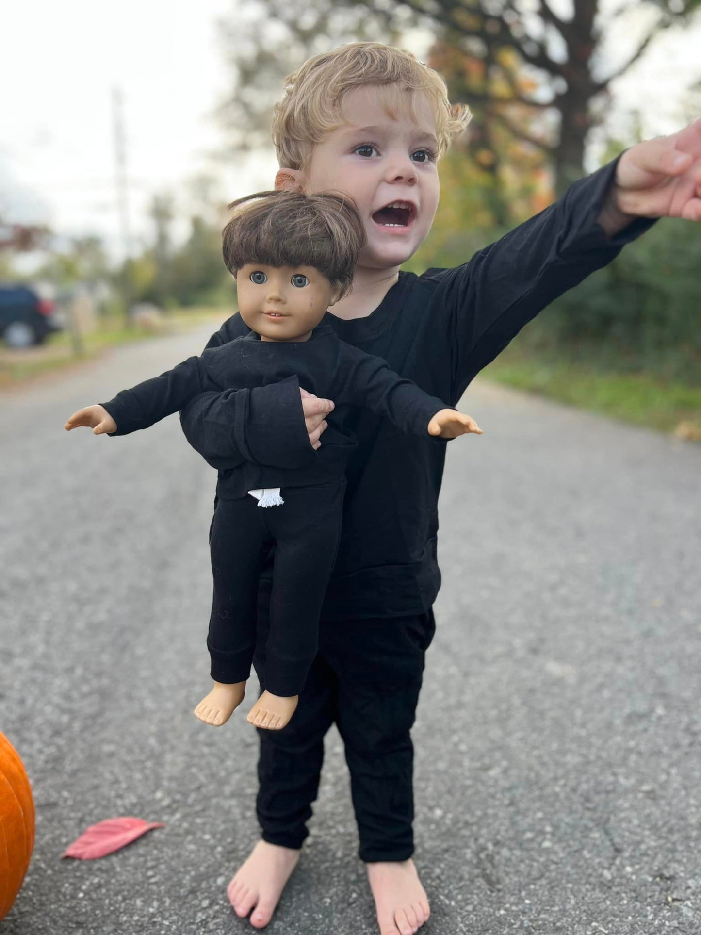 DOLL black light sweater and joggers