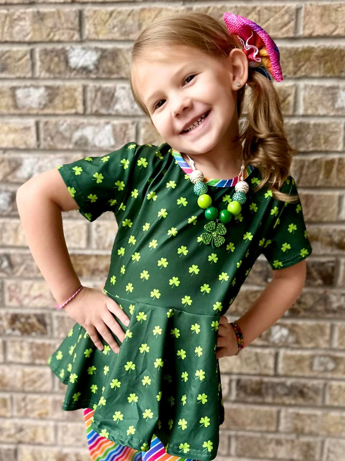 green clover twirl top