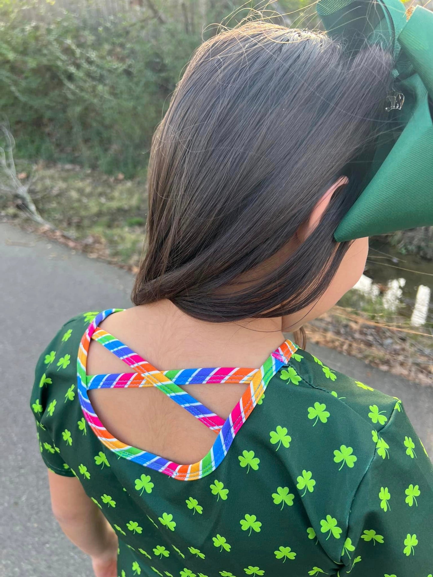 green clover twirl top