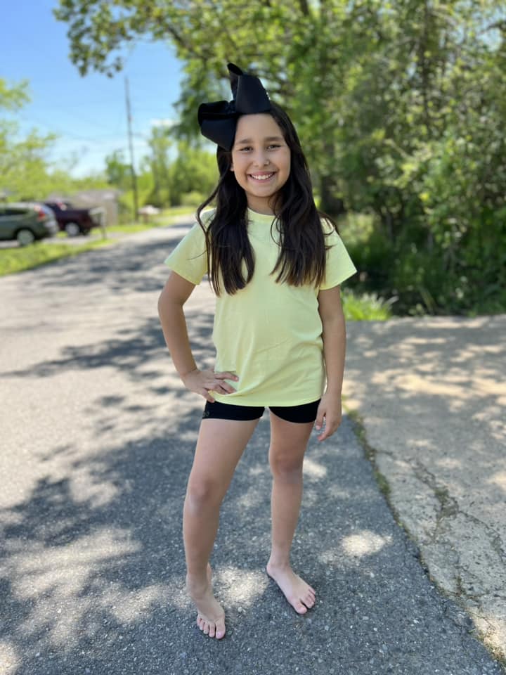 Spring yellow oversized tee