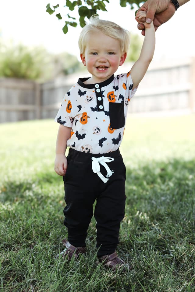 pumpkins and bats button pocket tee