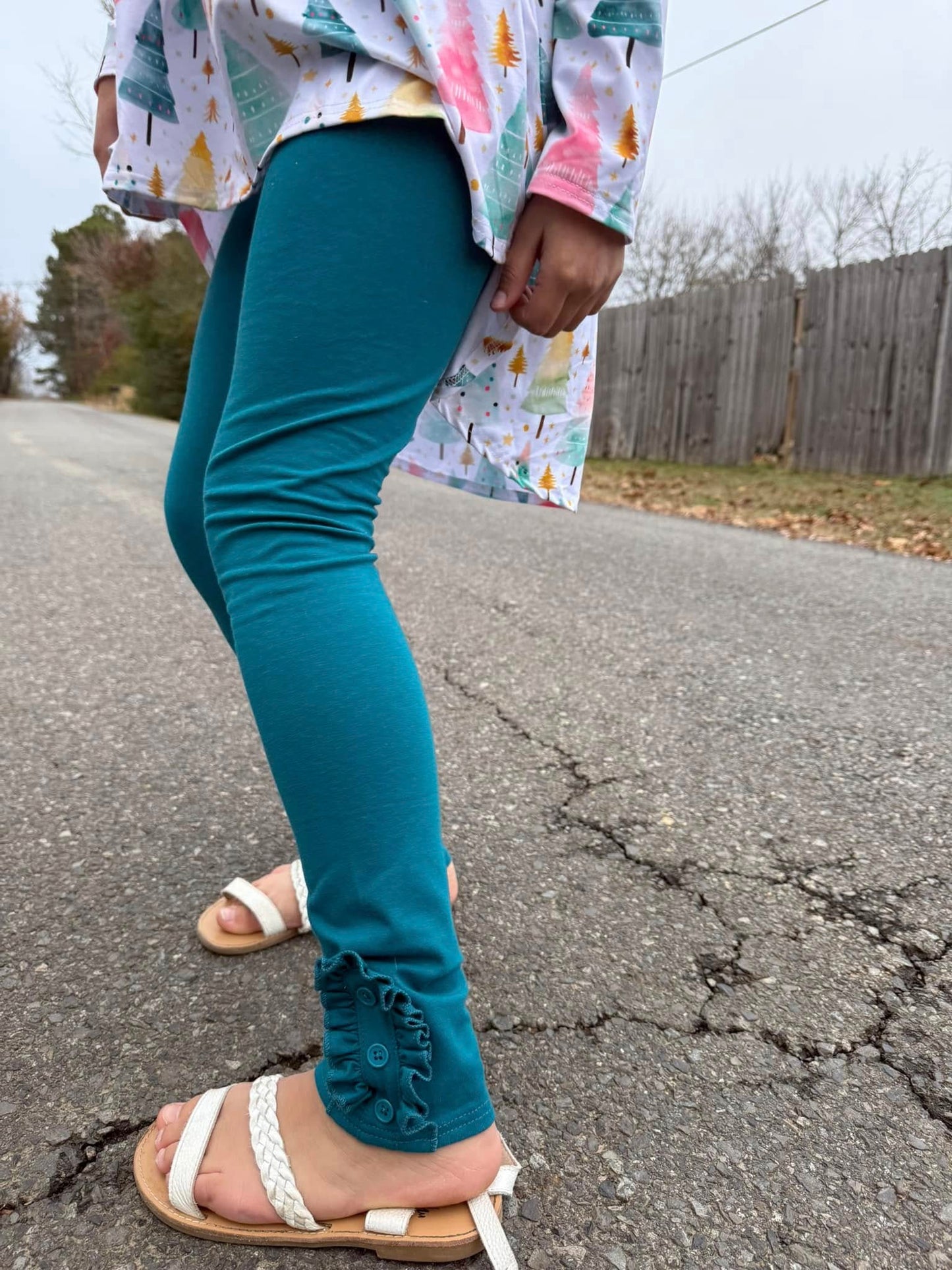 peacock ruffle button leggings