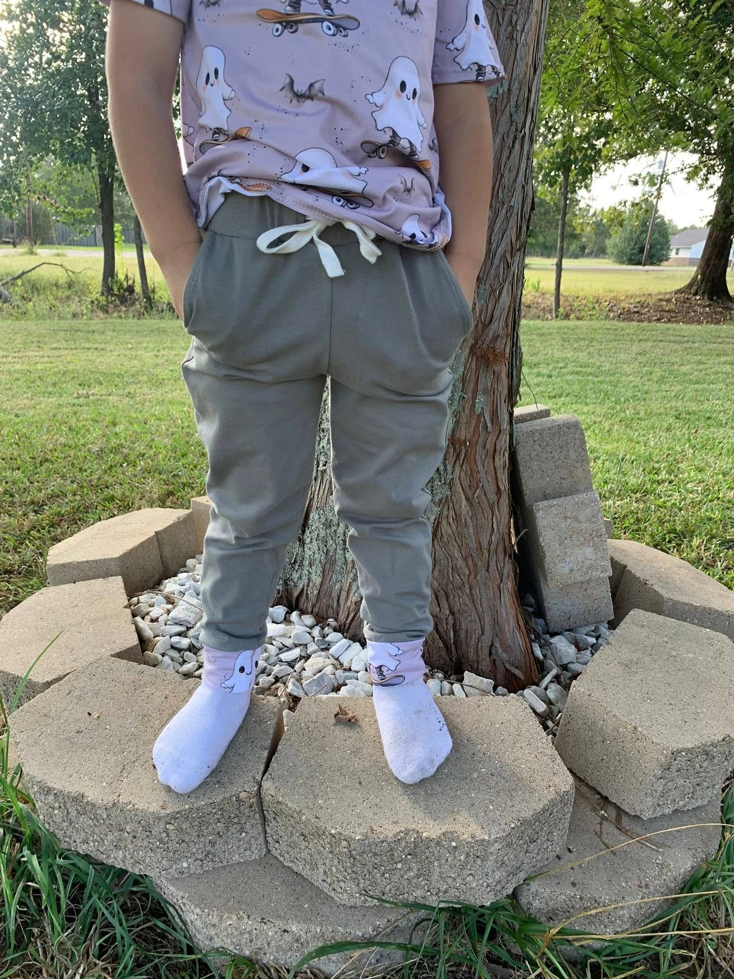 dark grey Hudson joggers (has back pockets)