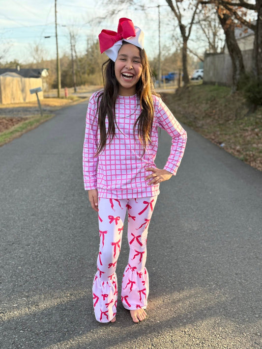 pink/white checkered light sweater