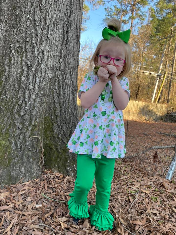 short sleeve shamrock twirl top