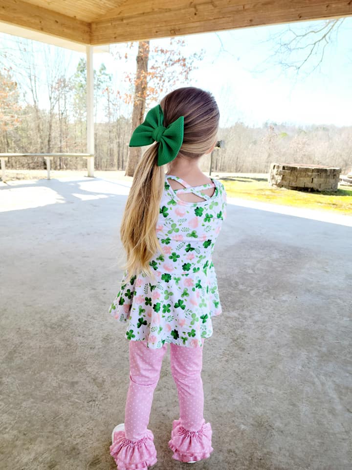 short sleeve shamrock twirl top