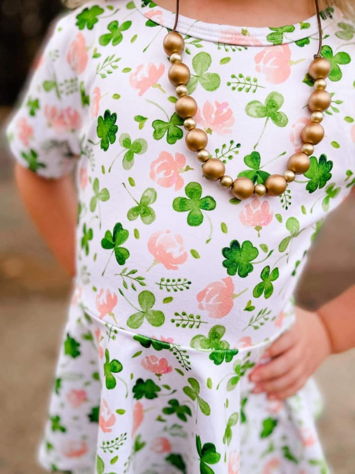 short sleeve shamrock twirl top