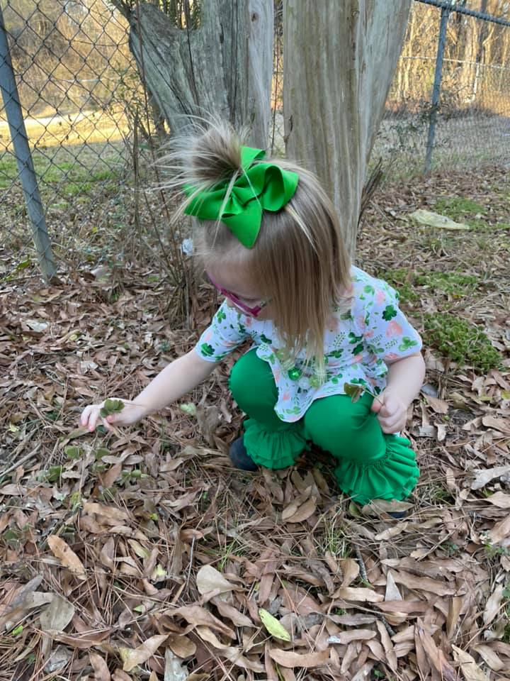 short sleeve shamrock twirl top