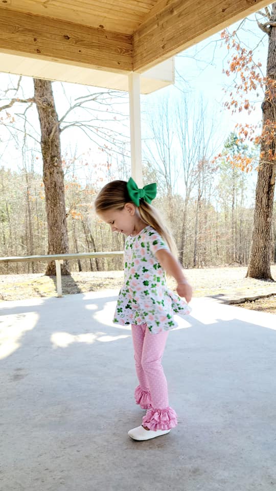 short sleeve shamrock twirl top