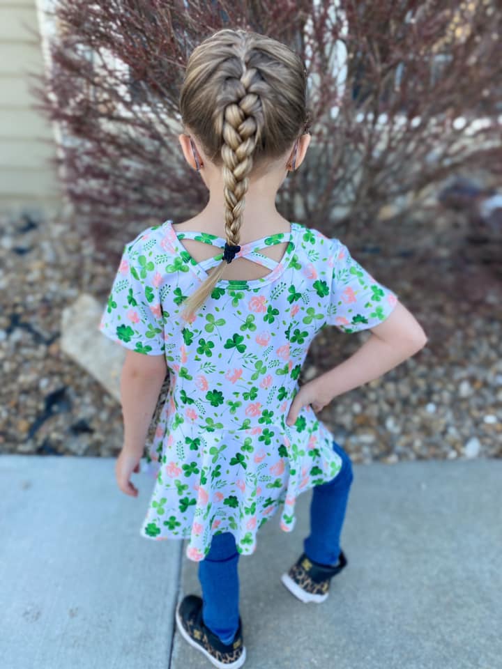 short sleeve shamrock twirl top