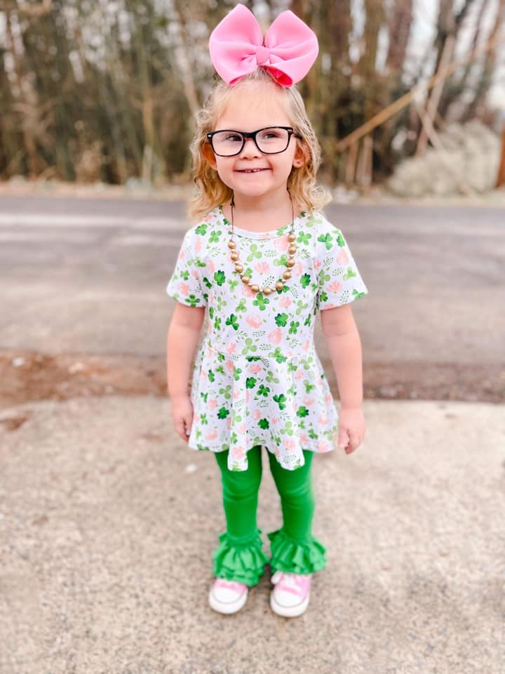 short sleeve shamrock twirl top