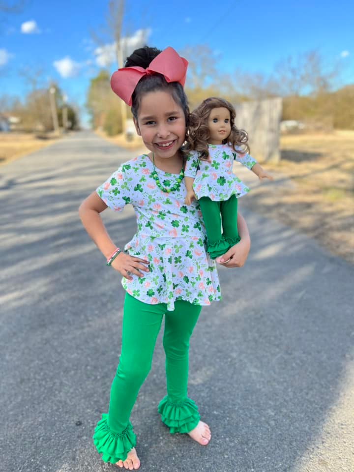 short sleeve shamrock twirl top