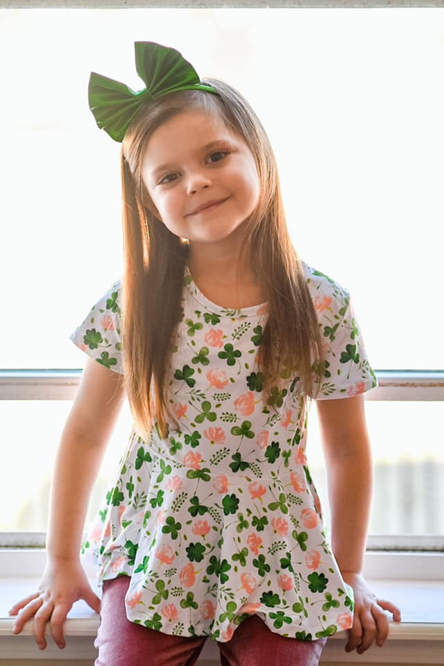 short sleeve shamrock twirl top