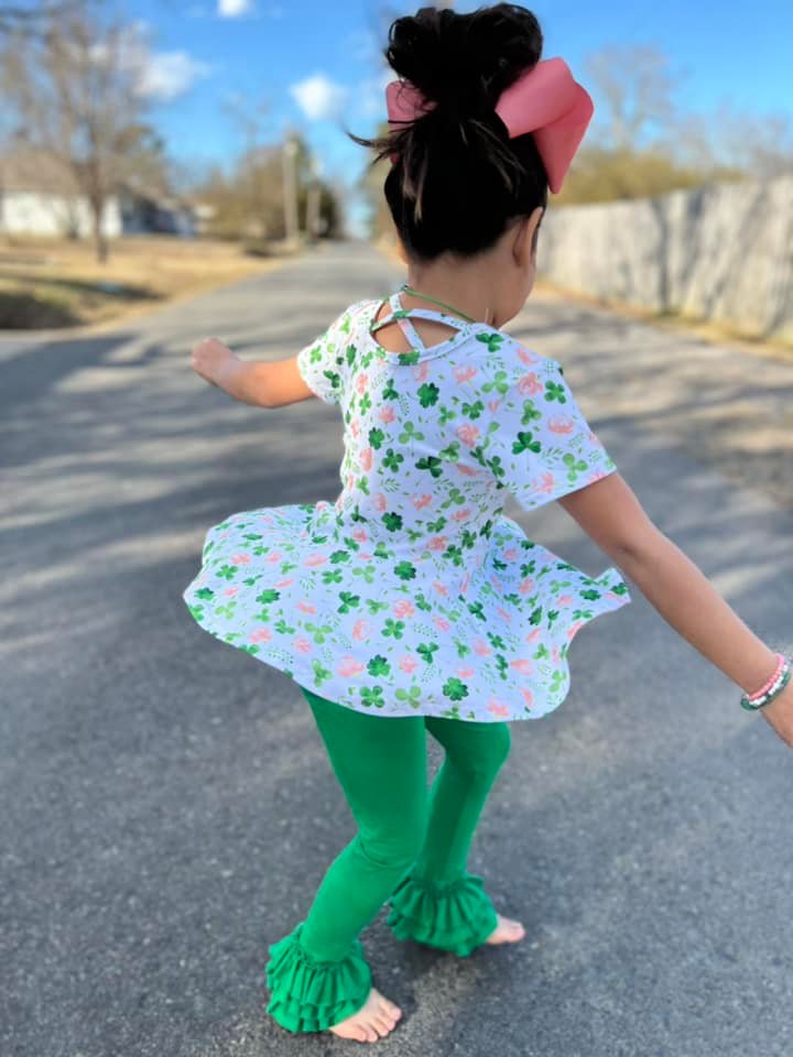 short sleeve shamrock twirl top