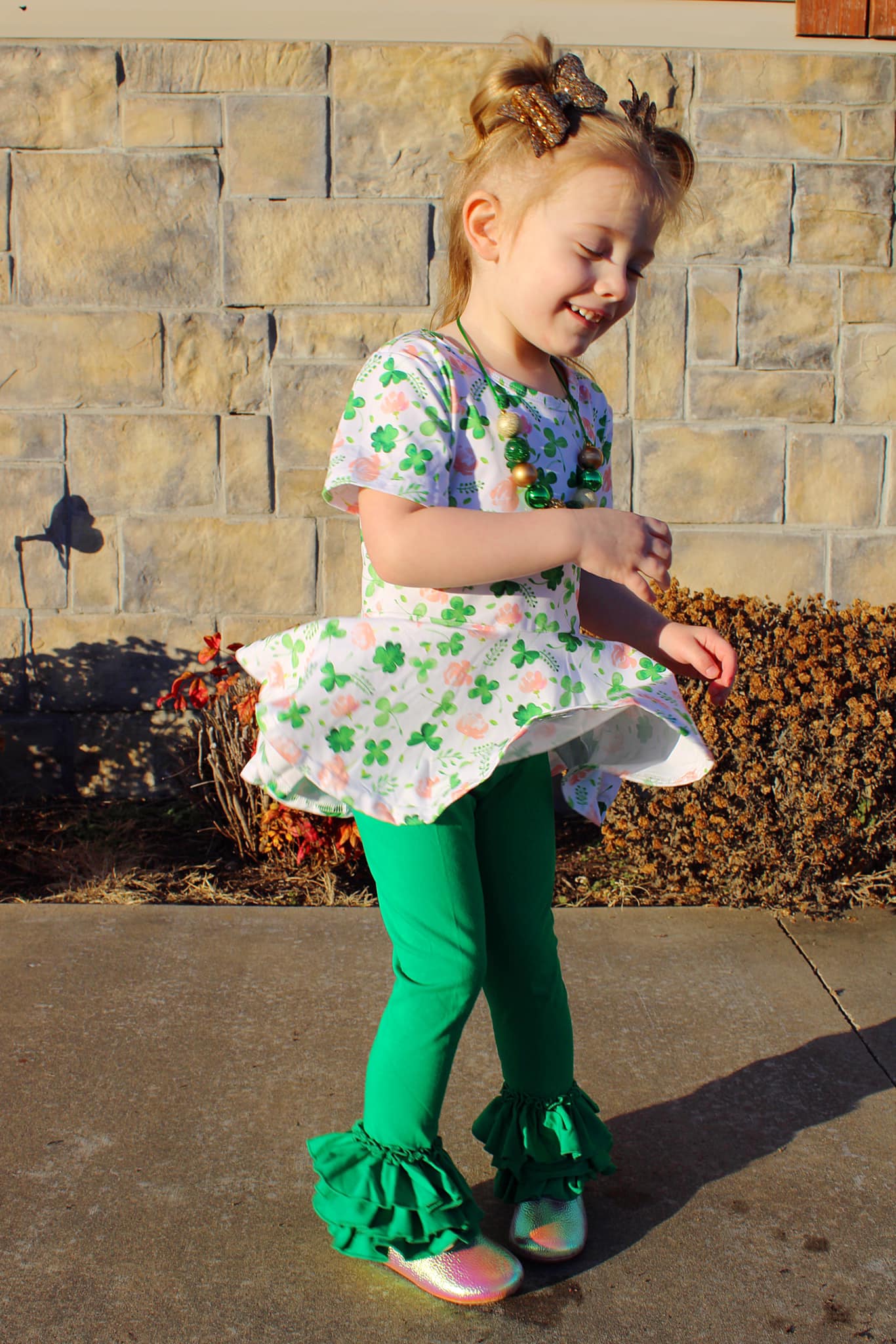 short sleeve shamrock twirl top