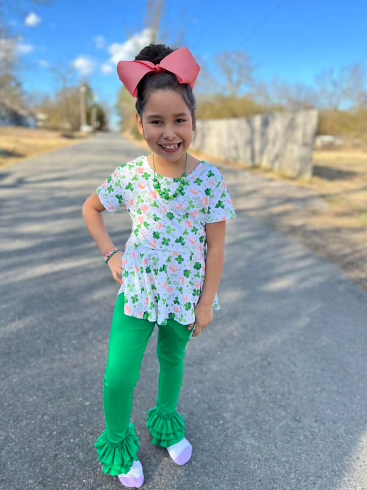 short sleeve shamrock twirl top