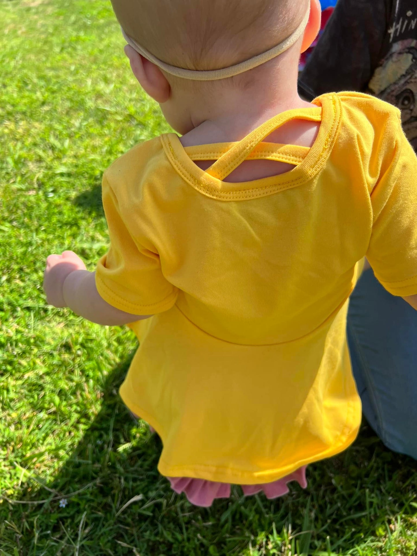 yellow twirl top