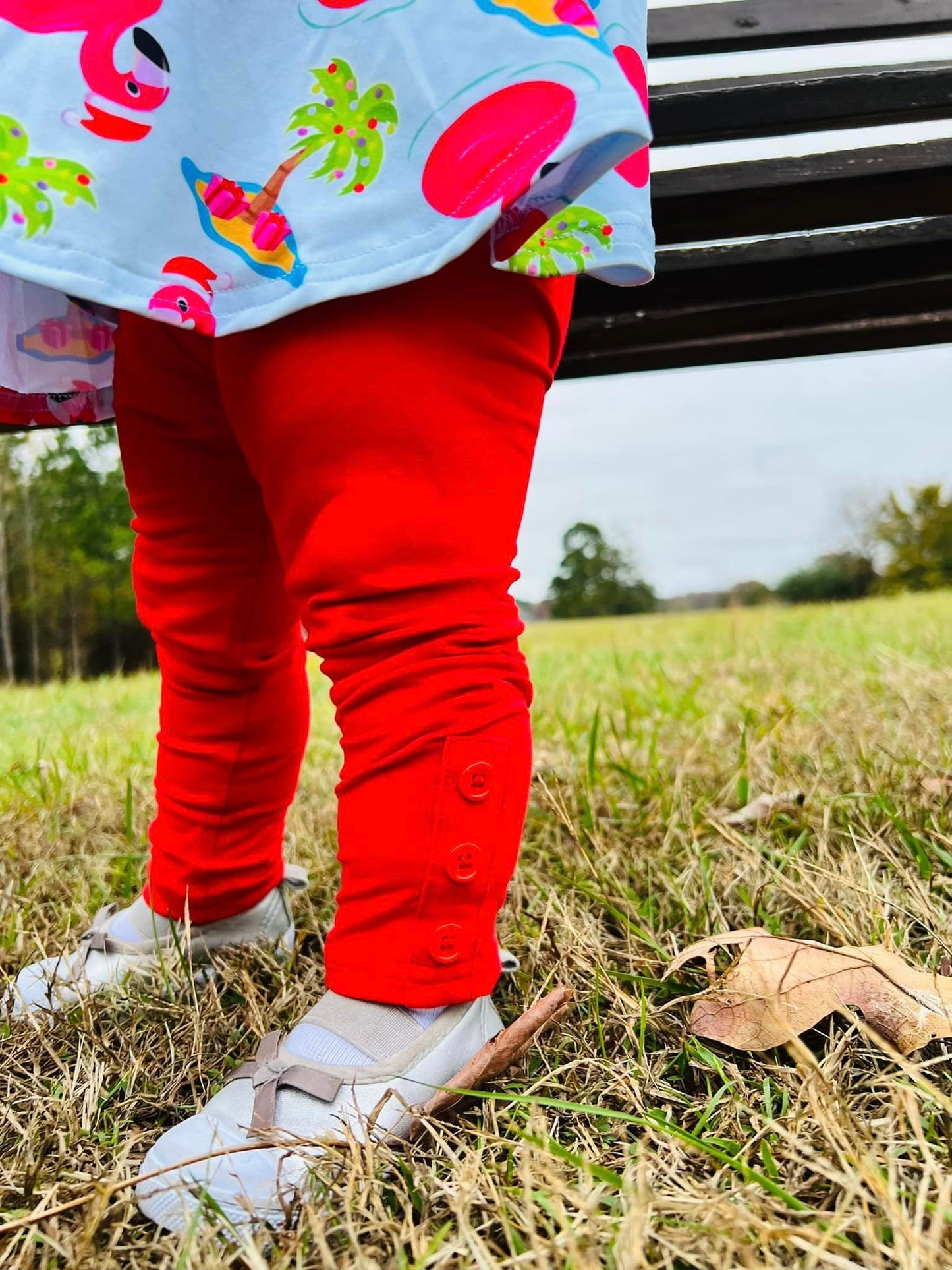 red button leggings