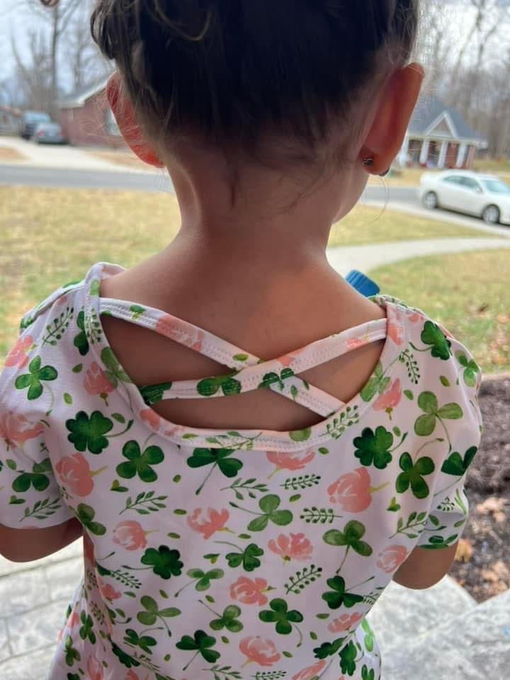 short sleeve shamrock twirl top